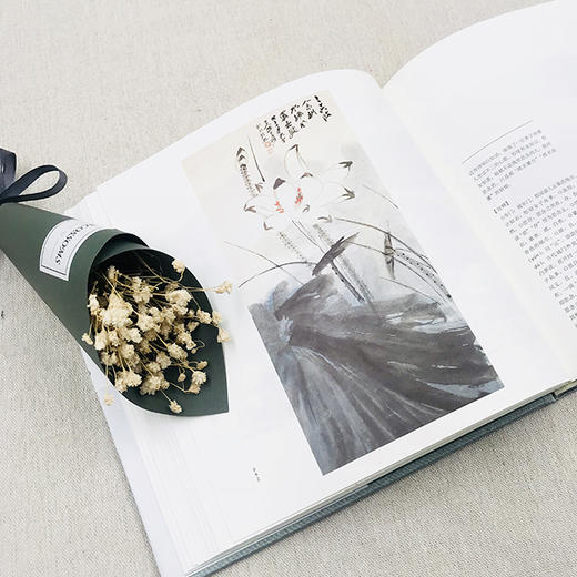 《诗经选：张大千插图珍藏版》《诗经》 |  诚挚自然细腻悠扬 张大千 |  泼彩神韵清丽雅逸  中国首部诗歌总集 +“五百年来第一人” 随书配套独家音频 扫描书内二维码 听配乐朗读。 商品图2