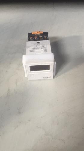 时间继电器