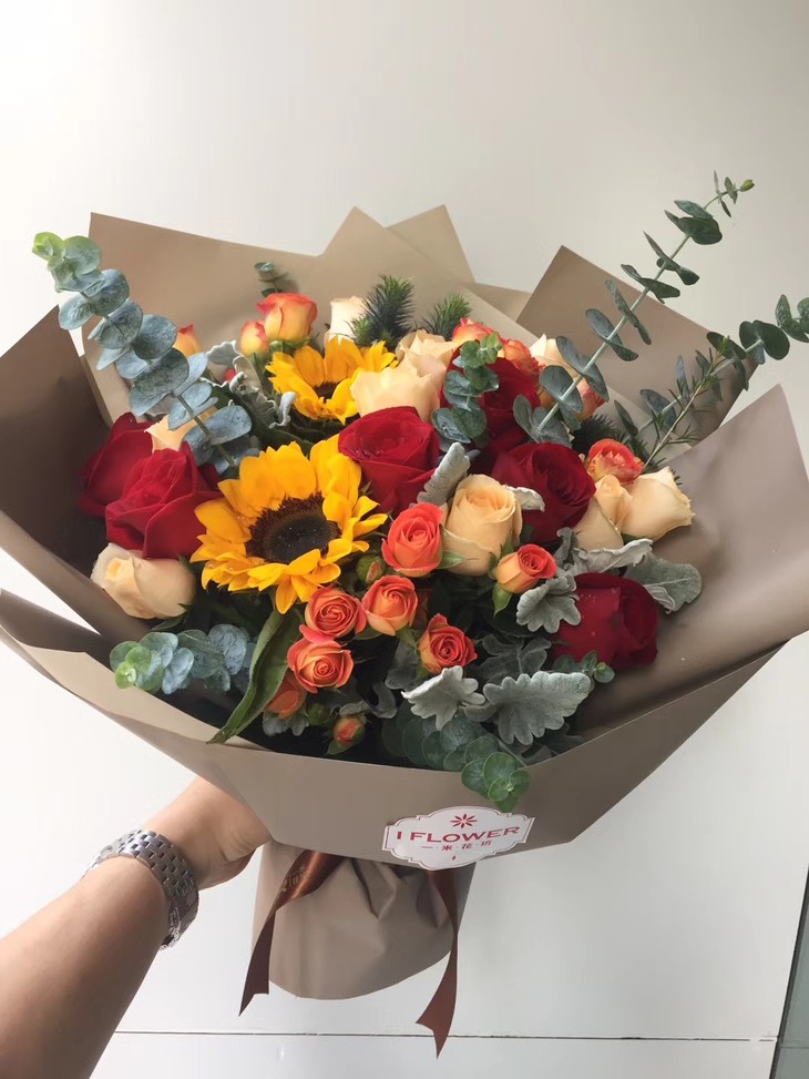 红玫瑰向日葵混搭花束