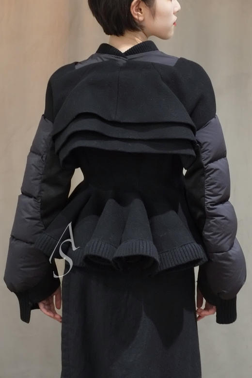 Undercover 黑色裙摆拼接羽绒服 秀款 商品图3