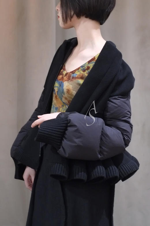 Undercover 黑色裙摆拼接羽绒服 秀款 商品图4