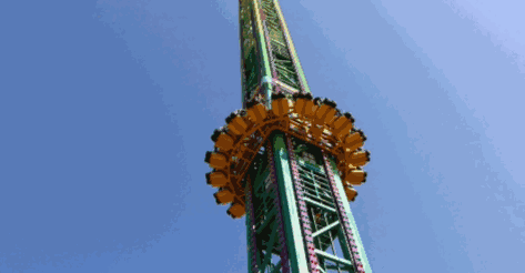 感受到失重的状态 惊险刺激的旋风飞椅和疯狂大摆锤 恐龙危机实验室