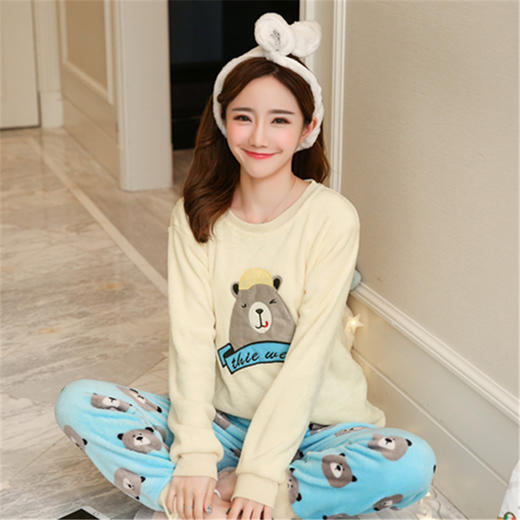 【服饰鞋包】秋冬爆款珊瑚法兰绒加厚加大女士睡衣 女保暖外穿家居服套装 商品图0