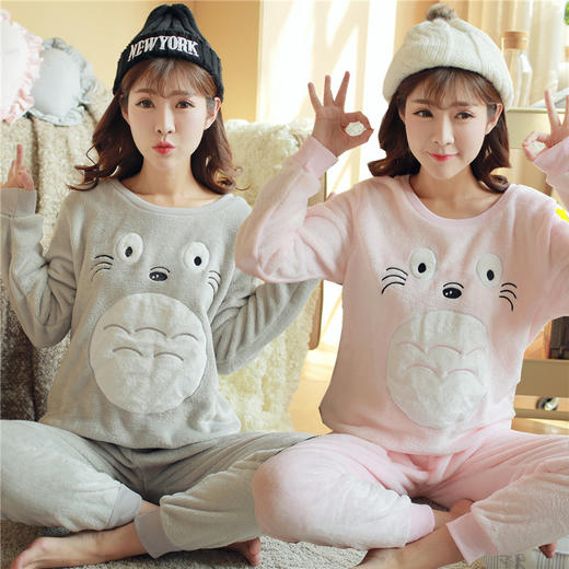 【服饰鞋包】秋冬爆款珊瑚法兰绒加厚加大女士睡衣 女保暖外穿家居服套装 商品图1