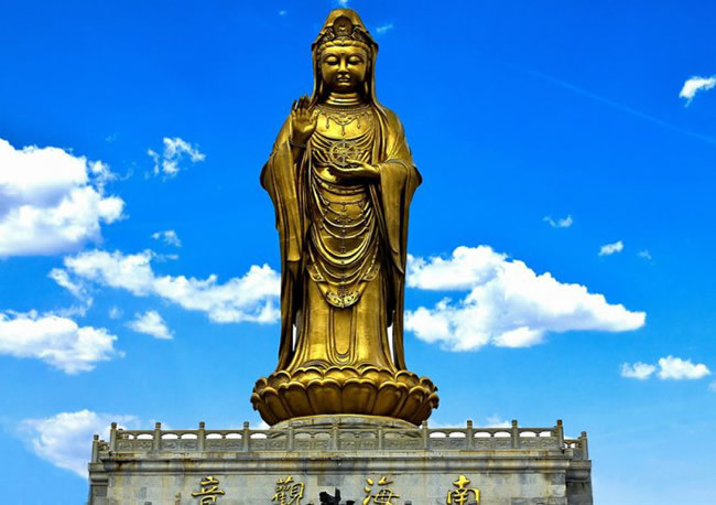 普陀山素有"海天佛国"之称,是现今全国最著名的观音道场,佛教四大名山