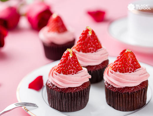 红丝绒草莓杯子蛋糕  Strawberry Red Velvet Cupcake 商品图0