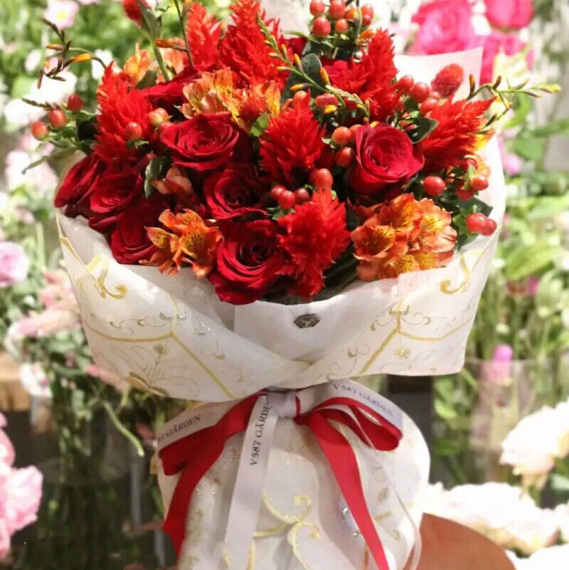 喜庆吉利新春红玫瑰水仙百合花束-万事如意!