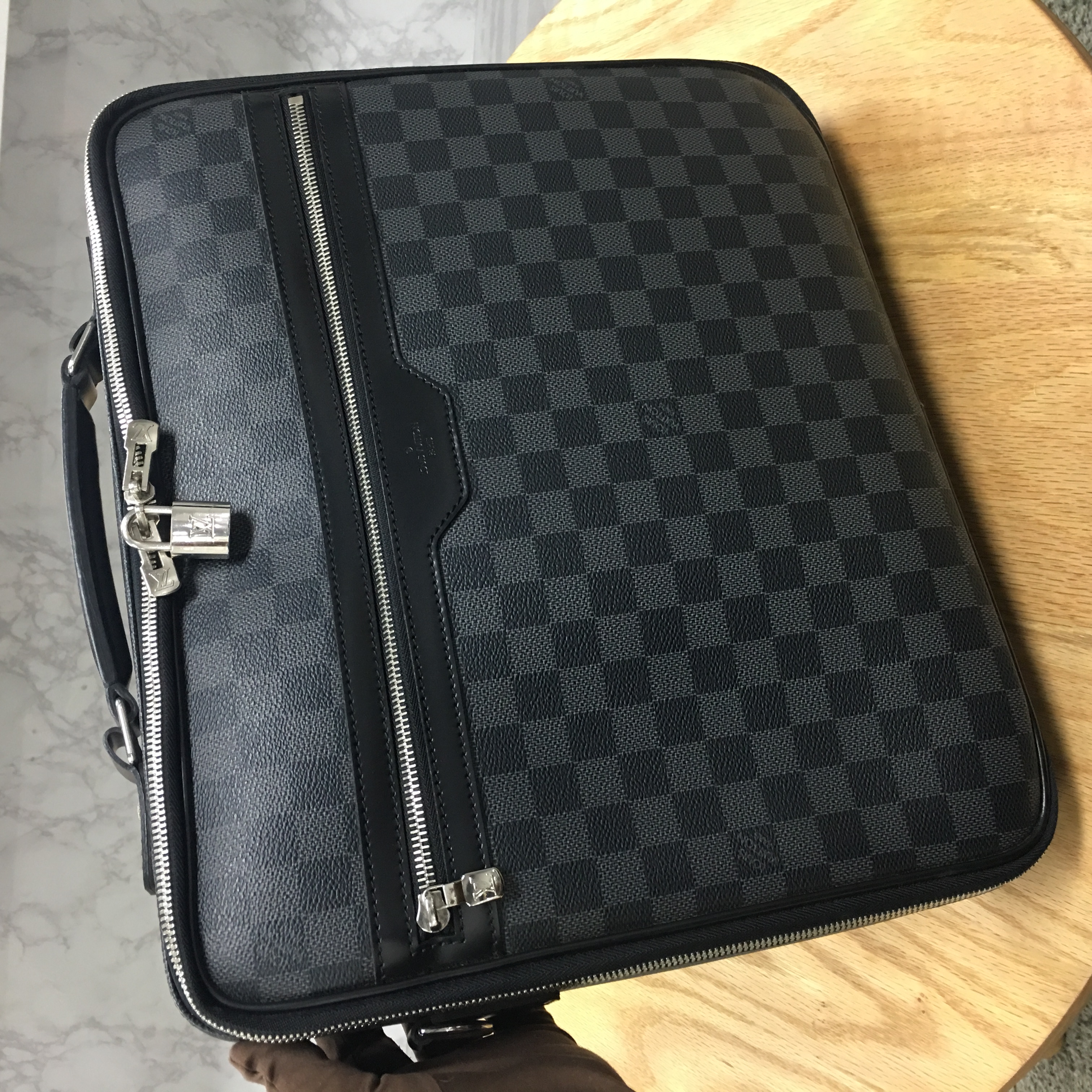 二手lv路易威登 黑棋盘格 电脑包 公文包 成色非常不错 附件齐全