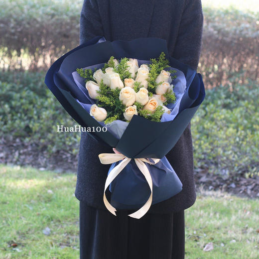 甜蜜香吻丨19朵香槟玫瑰花束 商品图0
