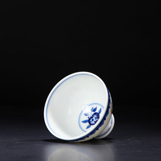 ‌青花斗彩矾红福在眼前鸡心杯 商品图2