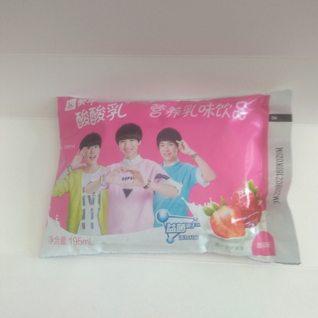 袋装酸酸乳(蒙牛)