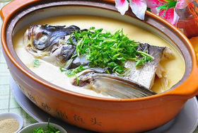 金牛湖鱼头炖汤（48/斤）