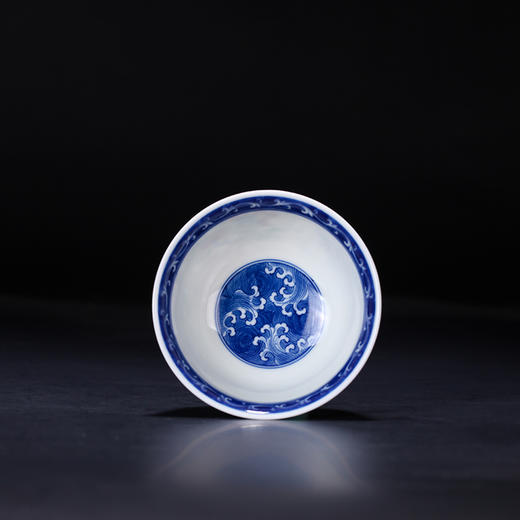 宝瓷林青花斗彩内海水八宝纹杯 商品图4