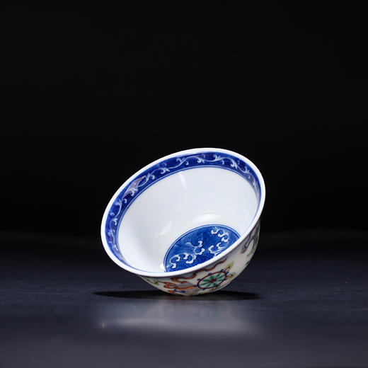 宝瓷林青花斗彩内海水八宝纹杯 商品图2