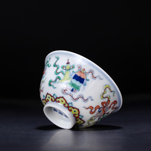 宝瓷林青花斗彩内海水八宝纹杯 商品图1