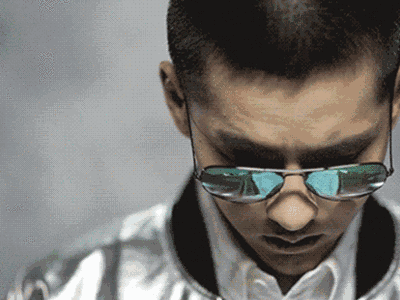 小鲜肉吴亦凡不仅喜欢戴雷朋,这次更是参与了与雷朋的合作.