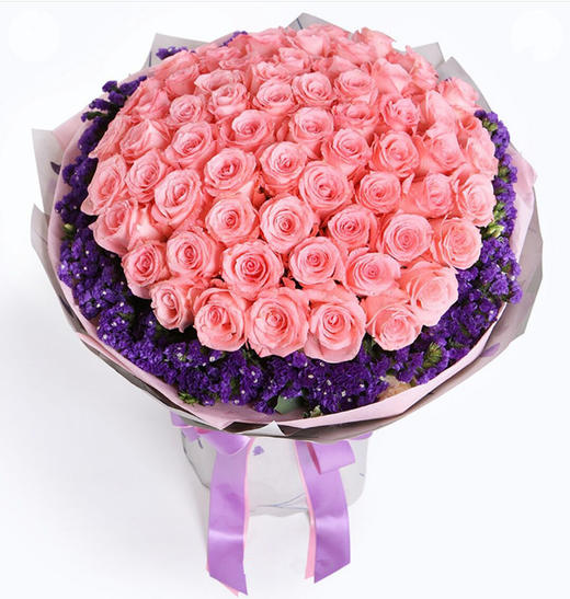 不变的心---戴安娜玫瑰66枝 勿忘我适量围绕,内层粉色厚棉纸 外层银灰色短平板印花树叶草 粉紫双色缎带 商品图0