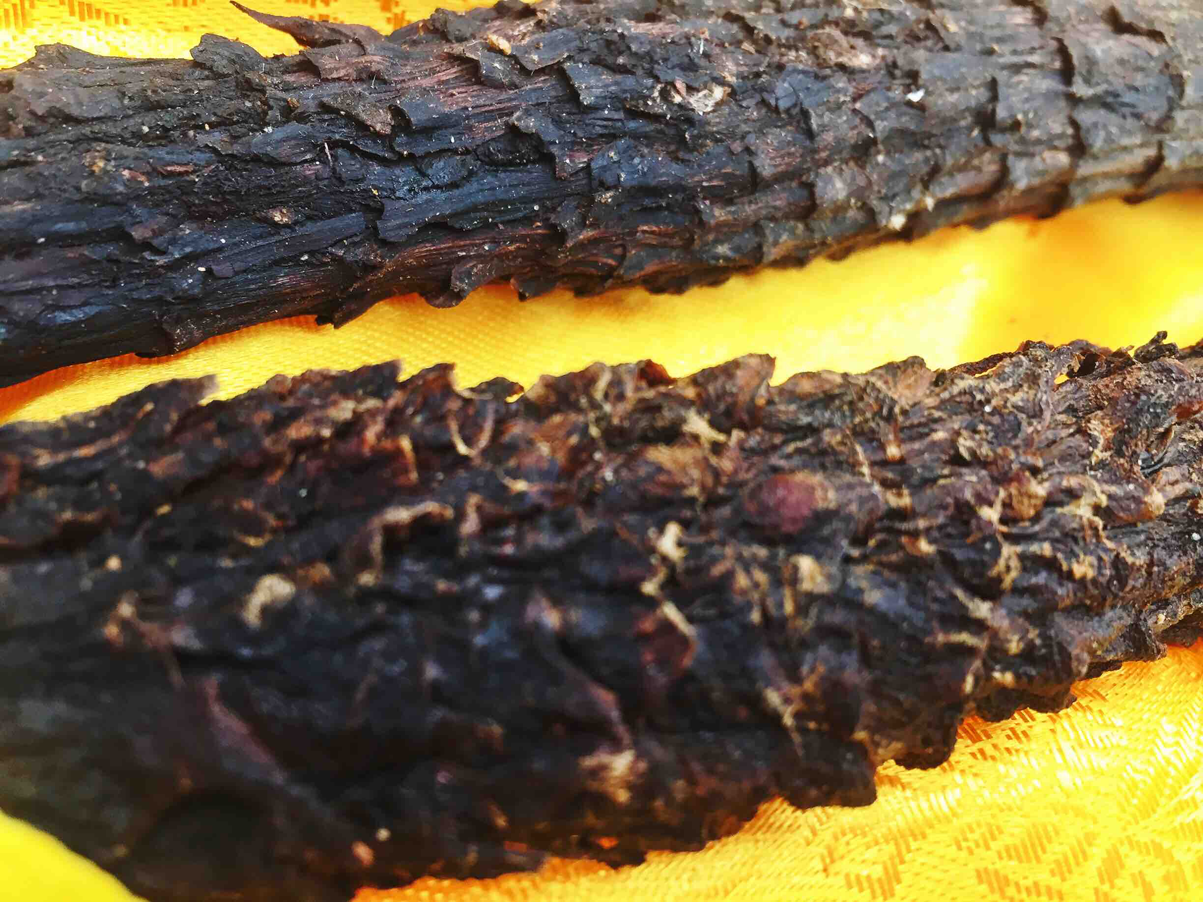 泡酒:将肉苁蓉洗好,200克肉苁蓉和其他泡酒材料配对2000毫升酒中