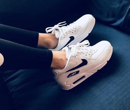 NIKE AIR MAX 90 黑白 女子气垫 跑步鞋 325213-131吊牌价799现价679【待调整】 商品图0