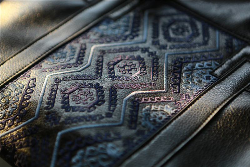 山谷居民原创品牌苗绣公文包——清毕基