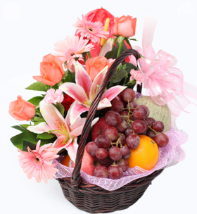 步步高升  粉百合1枝,红掌1枝,粉玫瑰4枝,粉扶郎4枝, 粉色康乃馨+红色康乃馨插,巴西叶+绿叶适量; 藤编有柄花篮，粉色网纱+玻璃纸垫底，粉色花结一个(1305)