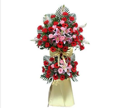 鸿运高照  红色太阳花2扎，粉色香水百合3枝，粉色金鱼草5枝，戴安娜玫瑰11枝，石竹梅半扎，散尾葵半 两层花架一个，金箔纸包裹(1364) 商品图0