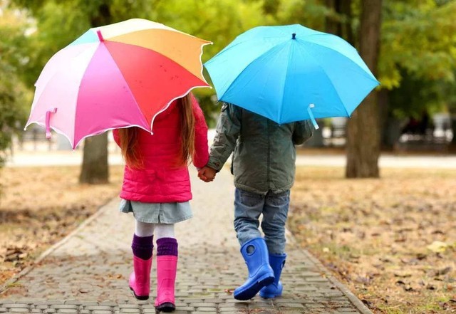 完成之后通关; 友情之伞:小朋友现场结识新朋友,协作完成小推车送雨伞