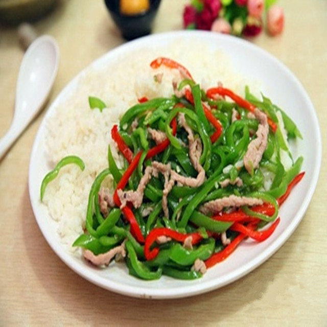 青椒肉丝盖浇饭
