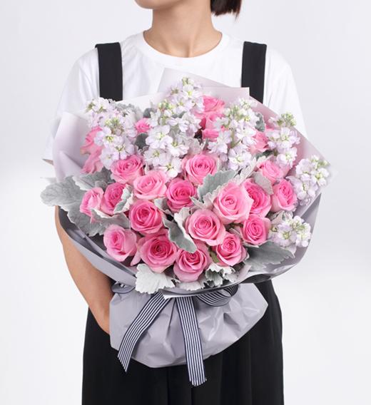 幸福的约定-苏醒玫瑰33枝、浅紫色紫罗兰1扎、银叶菊1扎 商品图1