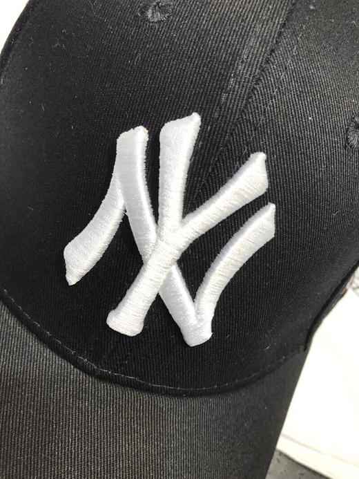点此购买 情侣款 黑白2色 MLB 刺绣小狗 棒球帽 全套包装 商品图2