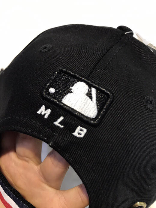 点此购买 情侣款 黑白2色 MLB 刺绣小狗 棒球帽 全套包装 商品图9