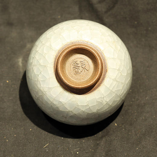 台湾洪琦轩冰裂纹大肚杯 商品图3