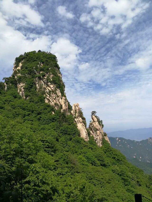 往返豪华旅游空调车; 2,门票:所列景点首道大门票; 3,住宿:木札岭当地