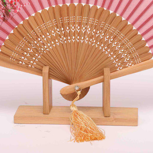 桑蚕丝手工画竹骨扇  KSS1563001  03A红（梅兰竹菊一梅） 商品图1