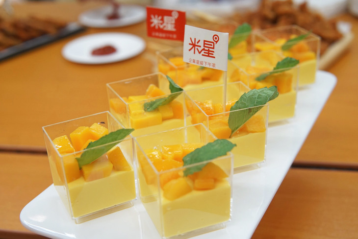 60件  内含  香草水果小挞/ 15件 吉士酱泡芙 / 15件 芒果慕斯杯