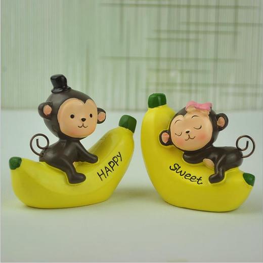 【装饰品】。香蕉猴创意汽车小摆件 树脂工艺品 汽车装饰品 卡通动物摆件 商品图0