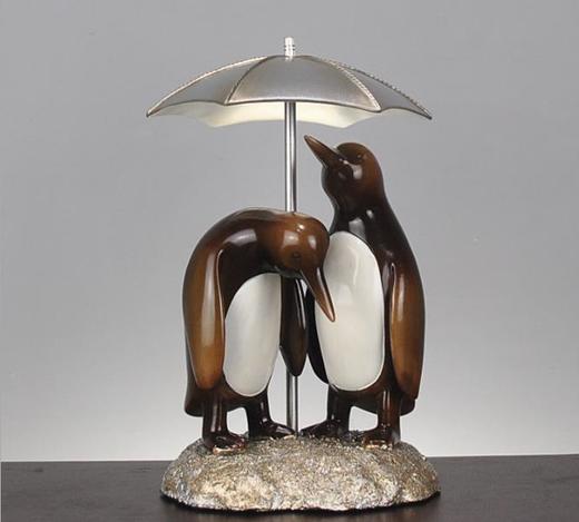 【家居摆件】。创意欧式家居摆件树脂工艺品企鹅打伞 商品图0