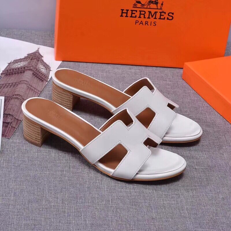 爱马仕hermes女鞋粗跟高凉拖尖头经典h拖面料:牛皮,内里:羊皮;跟高:4.