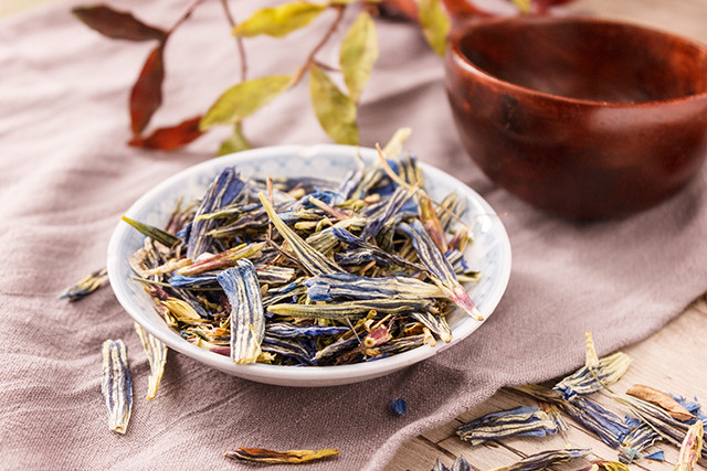 龙胆花的性味在李时珍的《本草纲目》中有如下记载:"性味苦,涩,大寒