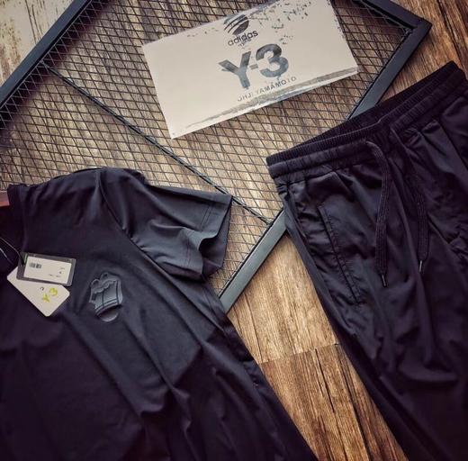 点此购买  Y-3 x Rolling Stones男士休闲商务通勤款套装 商品图3