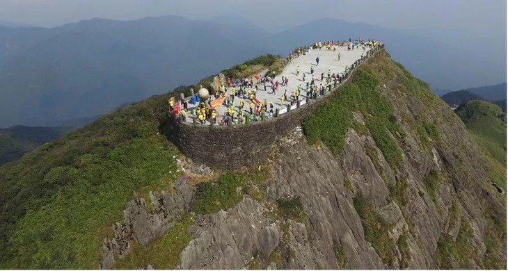 广东第一峰温泉开放时间: 9:00--0:00 【景区地址】 马头山风景区