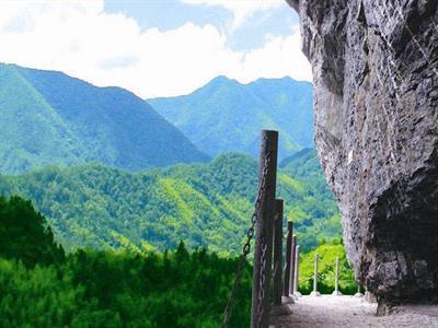 ＜买一送一，门票及早晚餐全含2220宁国皖南川藏线—青龙湖储家滩、华东大裂谷、夏霖九天银瀑、恩龙世界木屋村民俗风情表演2日＞ 商品图3