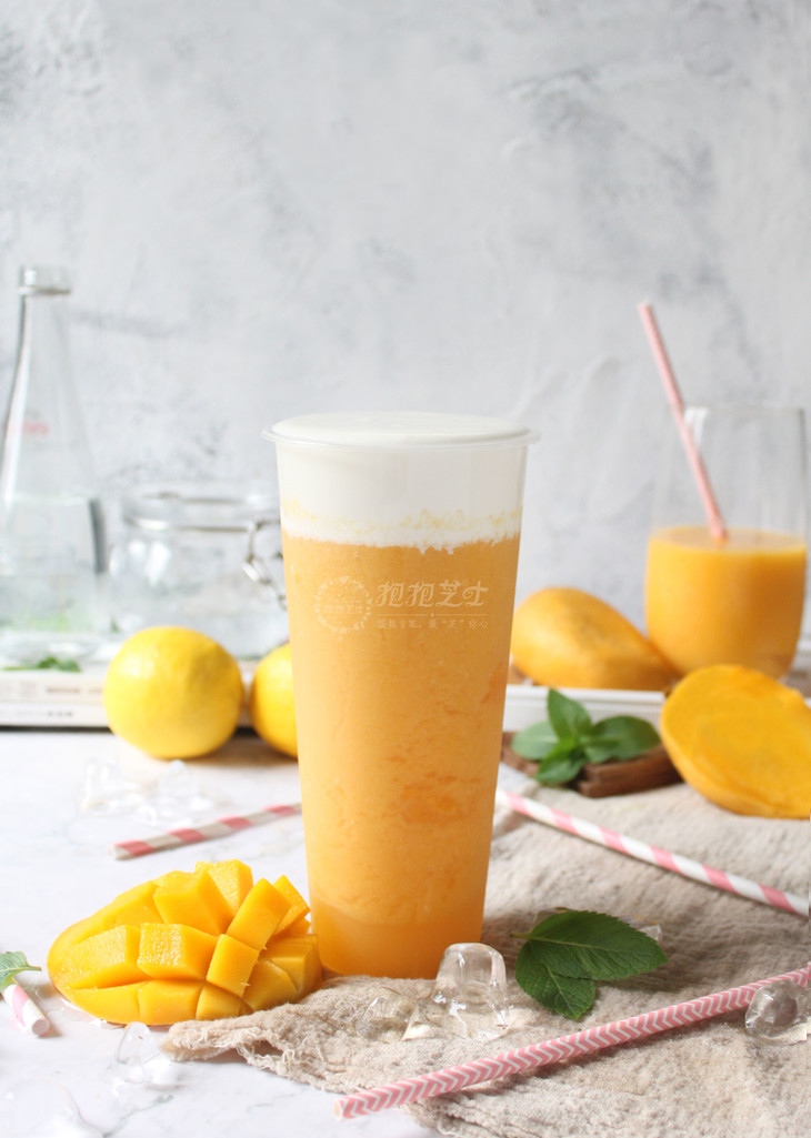 【芝士芒芒奶盖】 甜美的新鲜芒果 与细腻的芝士奶盖 激情碰撞!