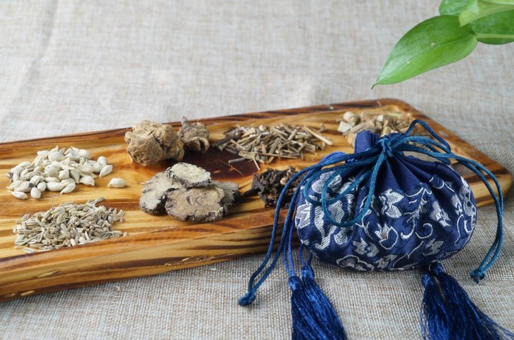 「六一礼包」儿童节给孩子最好的,八珍糕+秋梨膏+防感香囊套装