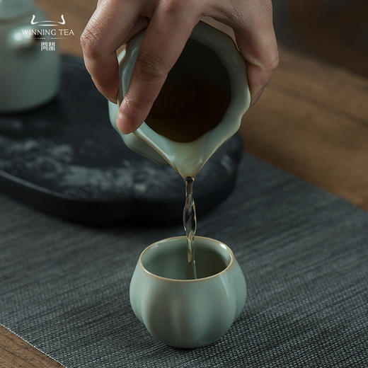 中国问鼎汝瓷天青牡丹公杯 功夫茶具分茶器 陶瓷品茗汝窑泡茶器皿 商品图3