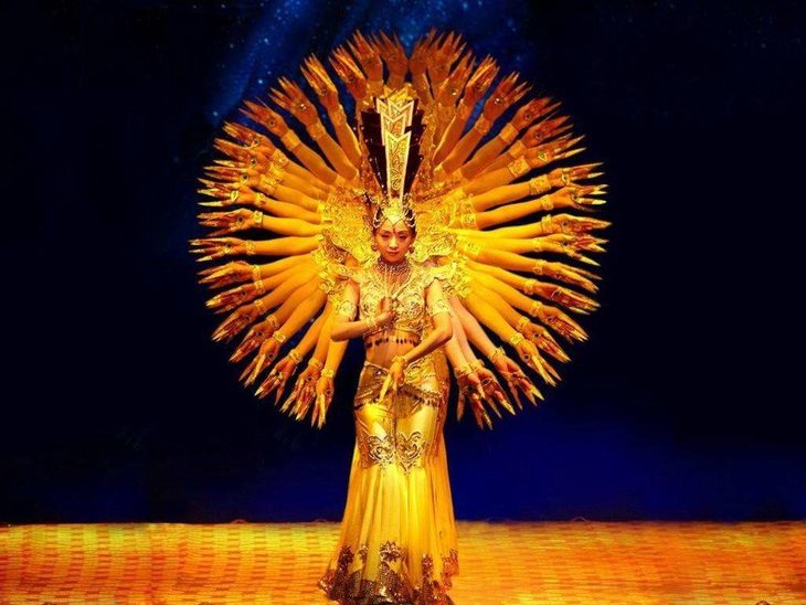 著名油画家张嘉应代表力作 千手观音 油画
