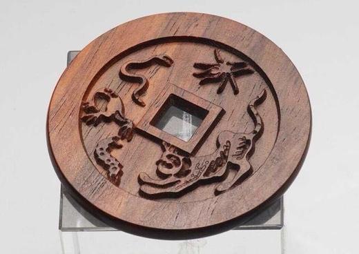 驱避邪恶木质方孔花钱 商品图3