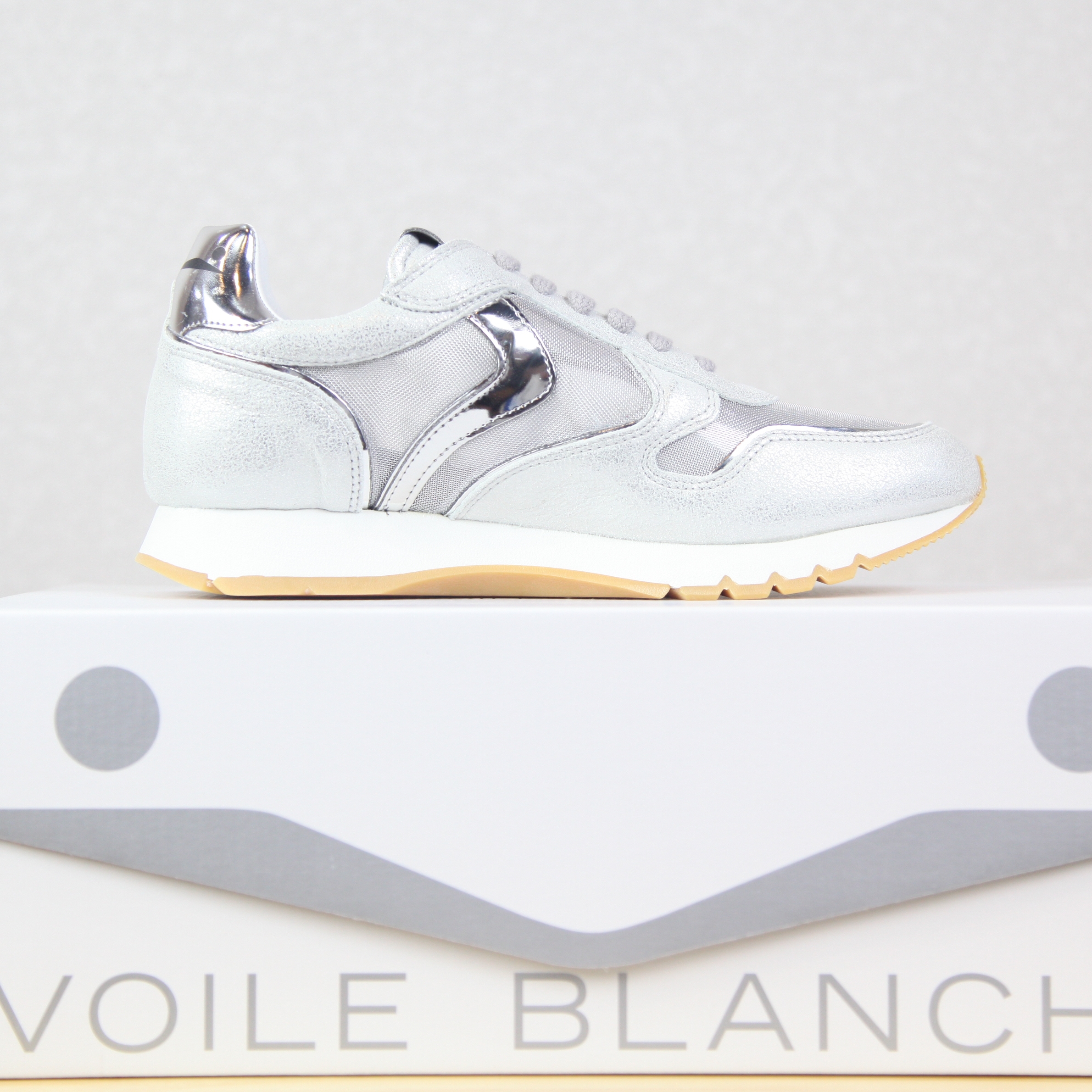 voile blanche 维拉白 拼接银色运动鞋复古跑步鞋9106