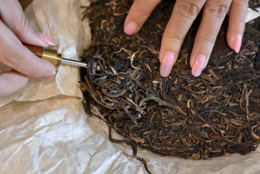 景迈山高性价比口粮茶：2015年乔木普洱生茶（357克饼） 商品图1