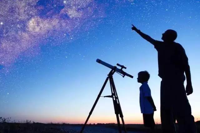 现在有了此款天文望远镜,不用专门在去天文馆看星星了,在家也能看了!